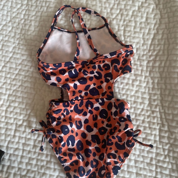 TODDLER GIRL CAT & JACK ANIMAL PRINT CUT OUT SIDES ONE PIECE BATHING SUIT 2T - Picture 2 of 5